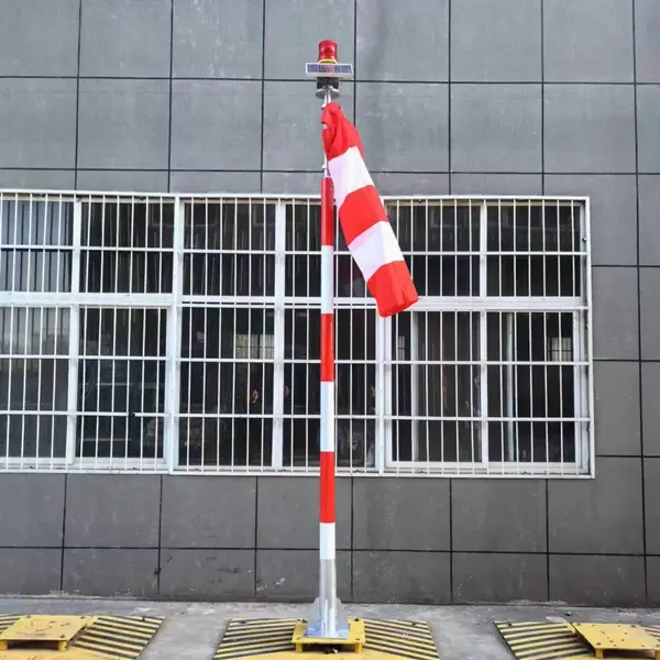 机场FRP玻璃钢路灯杆 公园广场照明灯杆 风向袋玻璃纤维易折杆