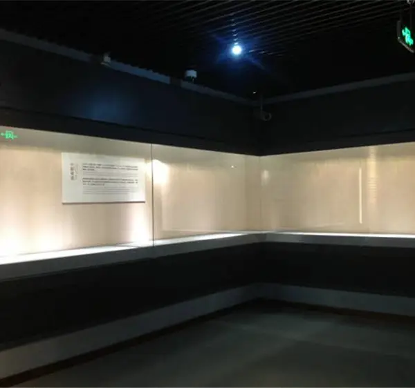 冷轧钢黑色烤漆博物馆入墙柜制作 正面合页门瓷器展柜