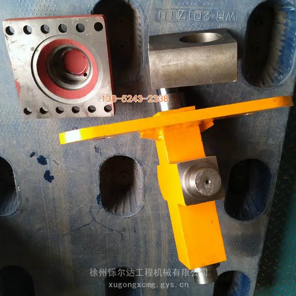 山推压路机方向铰接轴SR20M SR22M SR26M振动压路机方向节轴承套 关节轴承套 转向十字轴 立轴后盖 轴承座配件