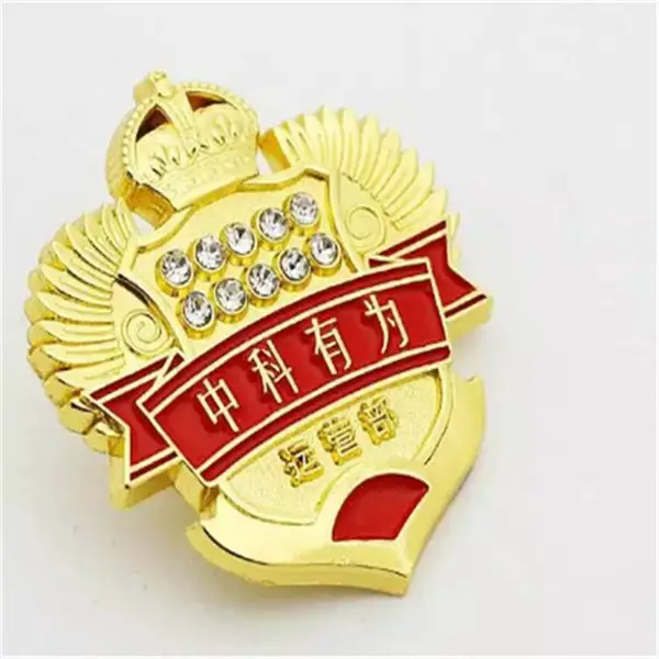 黑镍珐琅卡通金属徽章制作 毛毛虫昆虫动漫胸章定制 蝴蝶扣胸针