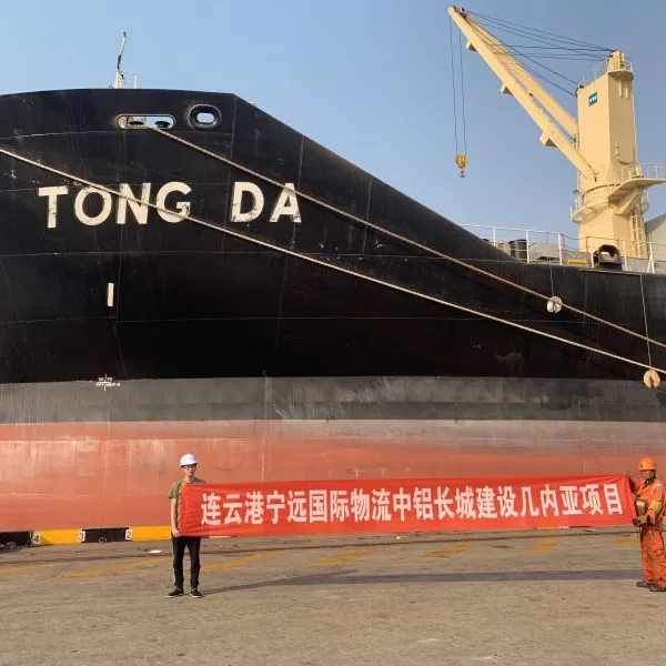 连云港宁远国际物流代理中铝长城建设出口几内亚项目在上海港顺利装船