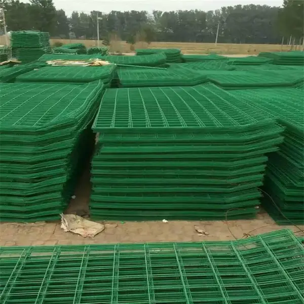 铁路双边丝护栏网 淮盛草绿色框架铁丝网 金属隔离网