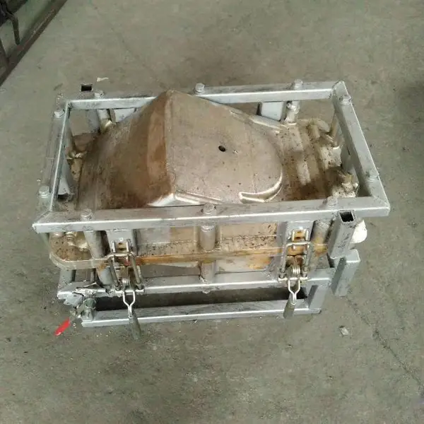 君鑫模具滚塑加工生产定制各种中空塑料制品