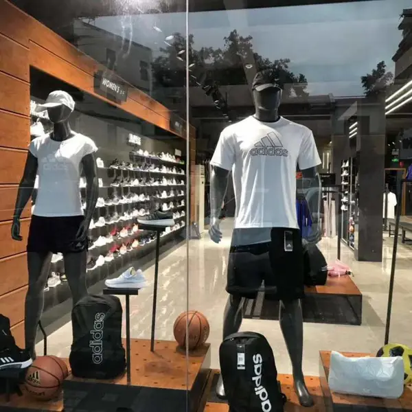 adidas阿迪达斯耐克正品折扣店招商加盟