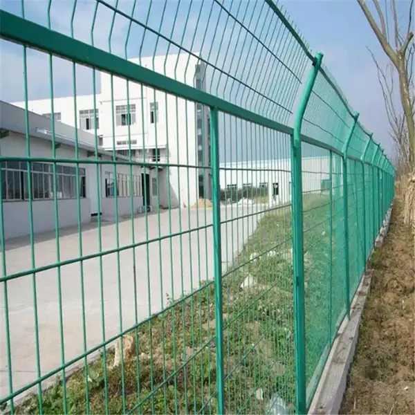 供应热镀锌丝围栏/包塑铁丝防护网