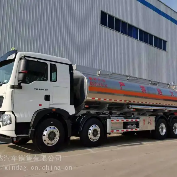 重汽豪沃TX国六危险品专用汽车 豪沃TX国六前四后八油罐车配置 豪沃国六8×4油罐运输车价格