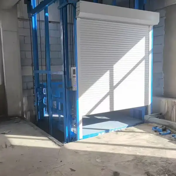 库房厂房专用升降货梯 导轨式链条升降机 货物提升机防坠平台