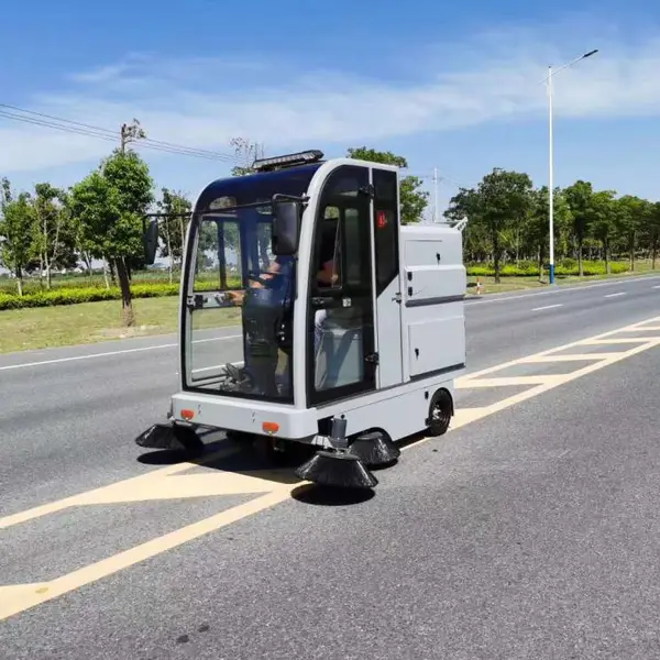 服务区广场街道校园道路保洁清扫车 多功能驾驶式扫地车洁路美2000G