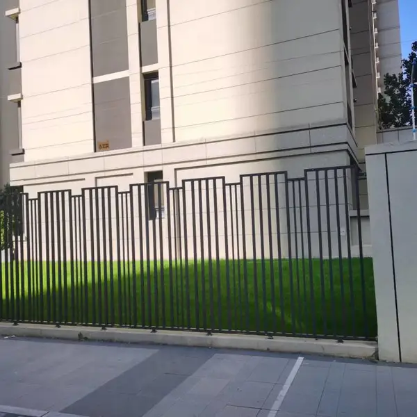 小区围墙栏 锌钢护栏 公寓围墙栏杆 厂区围栏 公园防护栏杆 铁艺护栏