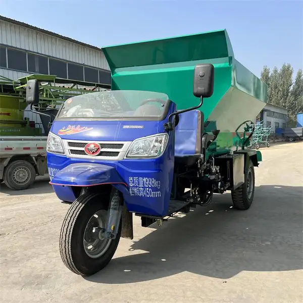 自走式撒肥车 农用四轮撒粪机 不锈钢肥箱撒粪车