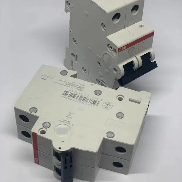 ABBС�Ͷ�·��SH202-B13 ΢�Ϳ�������380V ˫��˫��6kA/D��