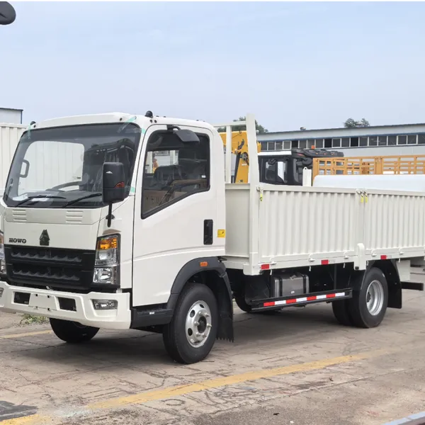出口国二中国重汽豪沃轻卡载重5吨带液压升降尾板的平板载货车