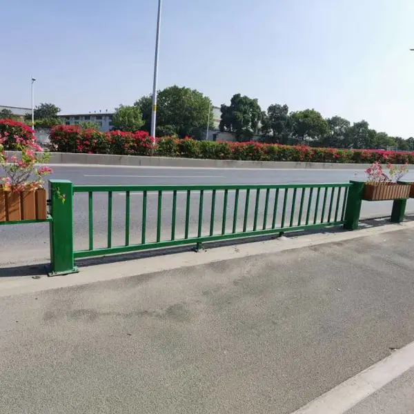 广东锌钢道路护栏市政公路围栏人车分流护栏生产安装