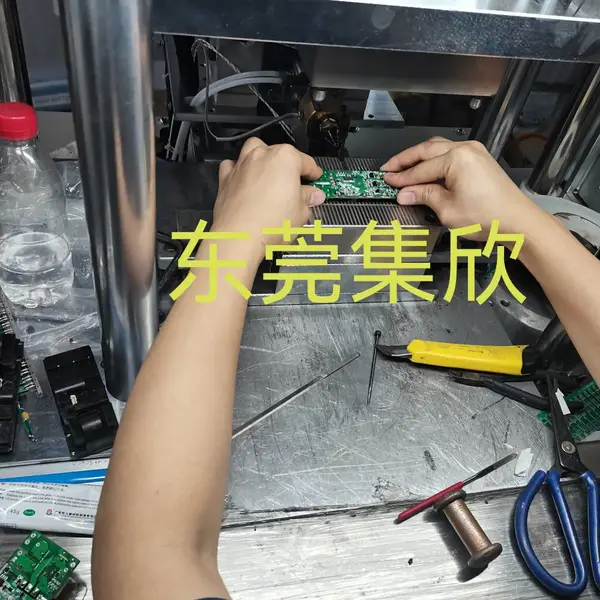 汽车电子控制器PCB包胶低压注塑加工