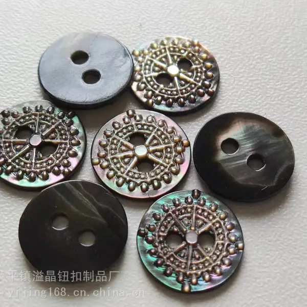 天然圆形贝壳纽扣 四眼衣服钮扣 通用衬衫衬衣纽扣