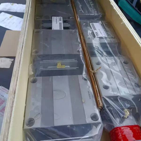 THK直线导轨滑块HSR30LR2UU+840L，机器人自动化抓取手臂用