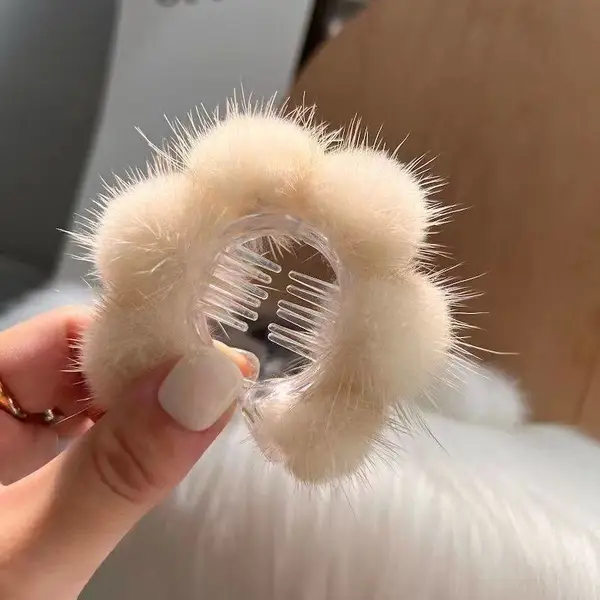毛绒鲨鱼夹可爱毛球发尾简约气质毛毛发夹后脑勺毛绒抓夹皮草抓夹