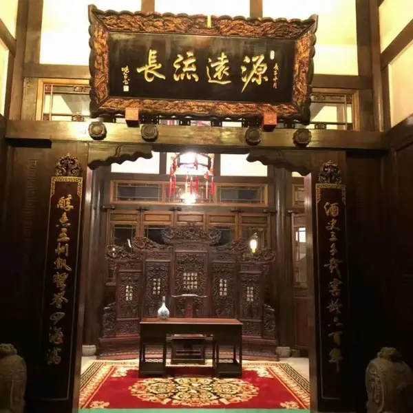 中式展厅中的实木花窗_仿古花格_仿古门窗的利用与修饰