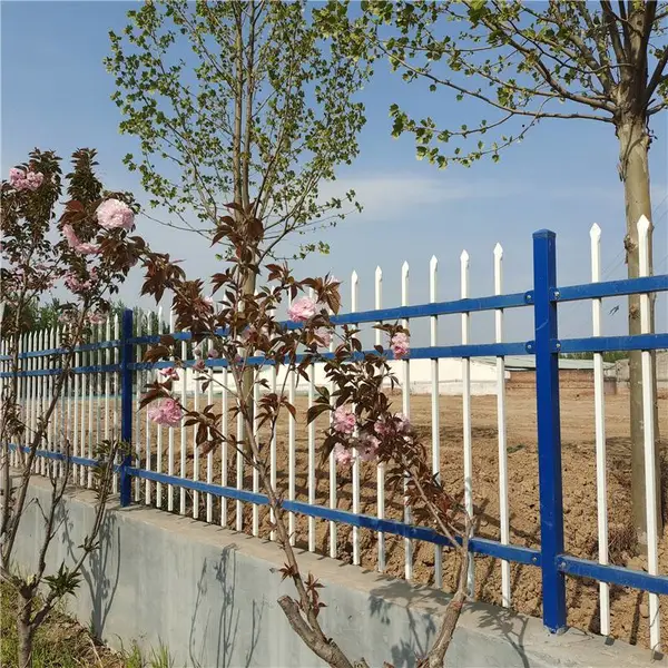 供应变压器组装方管栏杆/墙体上安装是铁杆围栏
