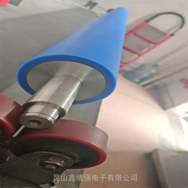 硅胶粘尘压辊700mm鑫博强助力电子行业去除灰尘数字化