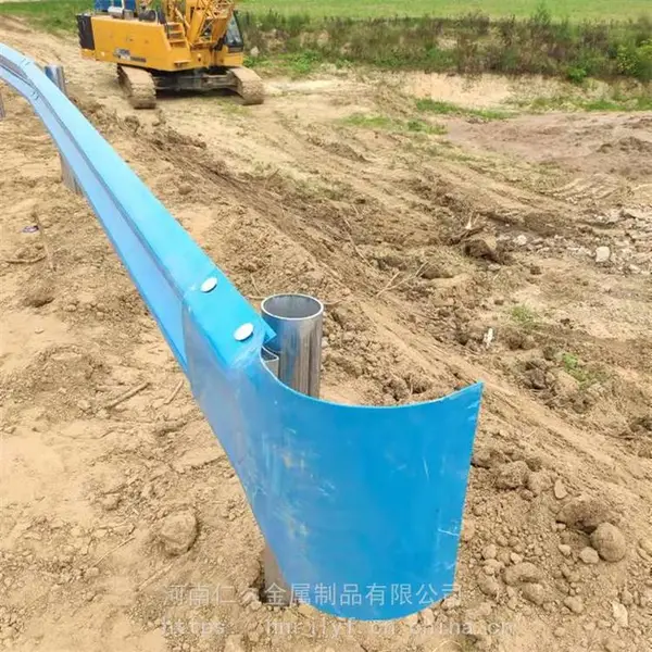 仁久波形护栏工厂 定制安装农村道路W防撞板 全国销售
