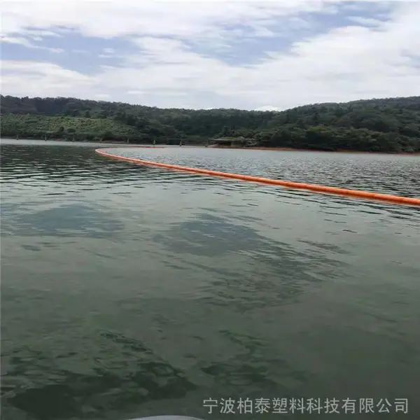 串联水上拦污排 钢丝绳穿孔拦垃圾塑料浮坝介绍