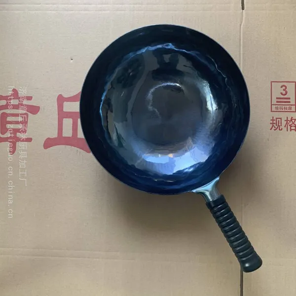 章丘铁锅制造工艺材料章丘纯铁炒菜锅熟铁锻打锅