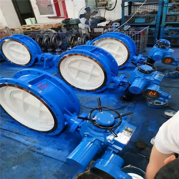 衬氟对夹蝶阀 D371F4-10R DN450 316不锈钢材质 硬密封 双重密封结构