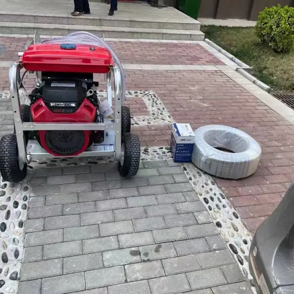 供应HX-1535下水道清洗机用于疏通、清除管道中的堵淤和污物
