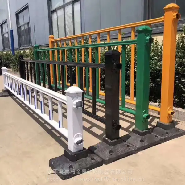 商丘市道路美观护栏@市政广告牌公路护栏@反光标隔离栏