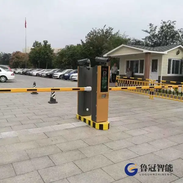 巨鹿县物业专用人脸识别直杆道闸起降杆栏杆机栅栏门广告门安装