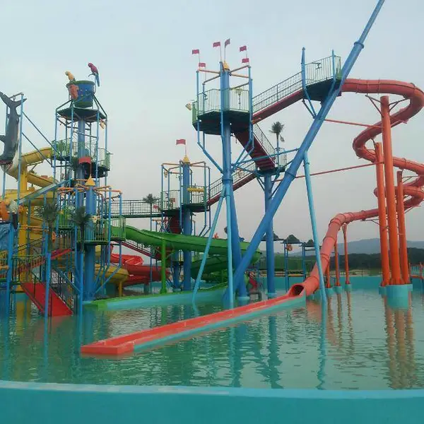 ����¦�׻�����Ӿ�ػ����ͷ�ˮ�ᣬˮ����԰��ˮװ��һ�廯�������