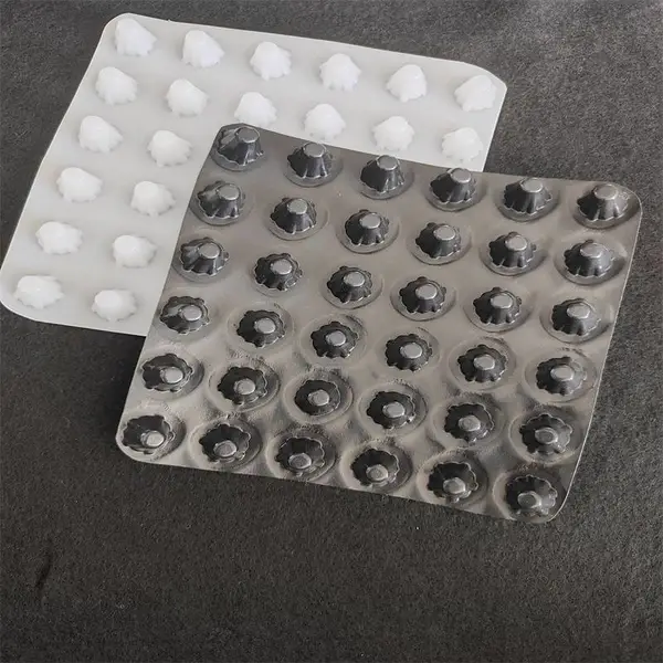 阻燃PVC夹层板 凸壳型排水板 塑料薄膜隔离层 运动场草坪排水系统 规格齐全