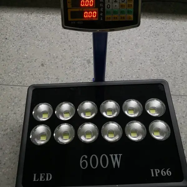 о����LED600W����Ͷ��� ѧУ�ٳ����ܵ�����XPD-TG05