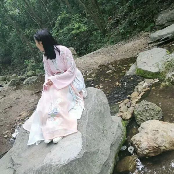龙华汉服批发(龙华汉服)店红色古装汉服连体套装裙多色可挑选