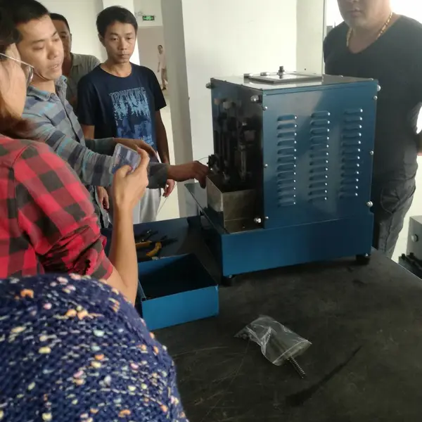 供应微电脑控制跳线成型机,线材1.0-2.0MM直经成型