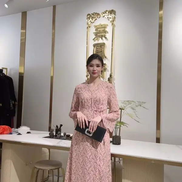 手工钉珠优雅真丝连衣裙 熹凤斋 实体店品牌撤柜女装尾货供应链拿货渠道