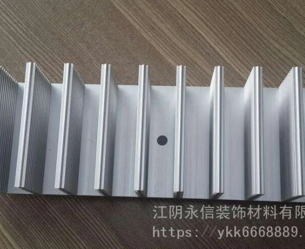 江阴永信铝业供应高倍齿太阳花散热器工业铝型材