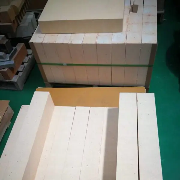 ***生产电熔再烧结锆莫来石砖***,耐热振,抗剥落
