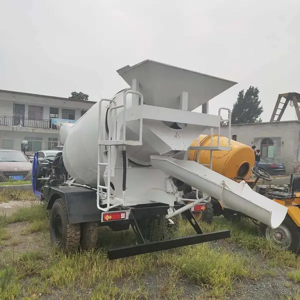 时风底盘三轮车搅拌车 1.5方搅拌运输车 干湿料混凝土搅拌三轮罐车