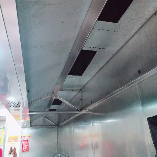 西安夜市烧烤重油门店注意,大型油烟管道定期清洗稳住夜间流动环保巡查