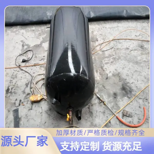 ����DN300��ˮ�ܵ������������ұ�ˮ�£�