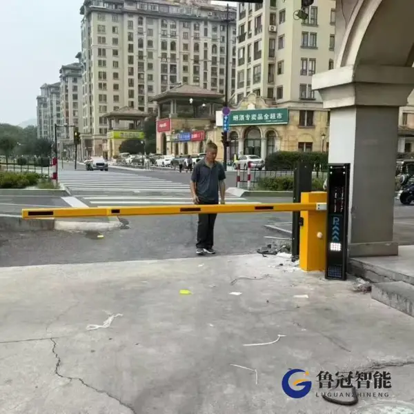 茌平县门卫挡车杆门禁道闸机安装工地人脸识别三辊闸-优惠价格