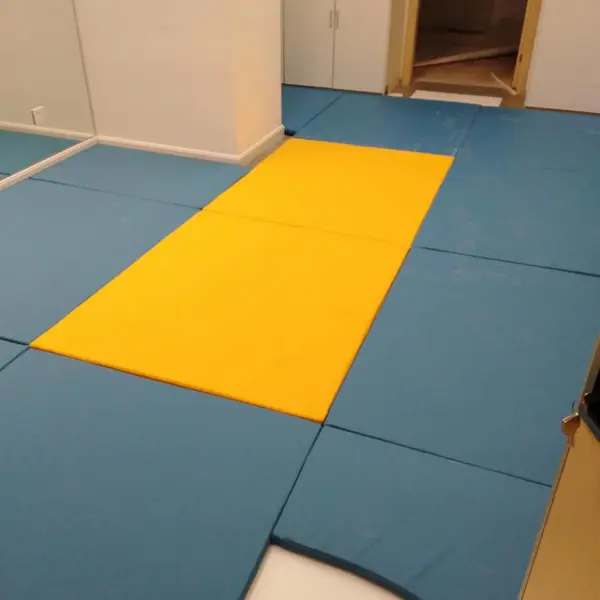 广西***布艺沙发套订做, 飘窗垫榻榻米棕垫定做,幼儿早教中心地垫定做厂家