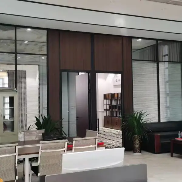 高密市艾瑞缘铝合金钢化玻璃隔断墙精工定制玻璃磨砂高隔间隔断墙裁出万种风情