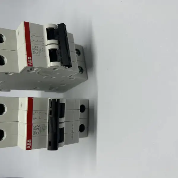 ABBС�Ͷ�·��S203-C32 ΢�Ϳ������� C�ͷֶ�����6kA ��������