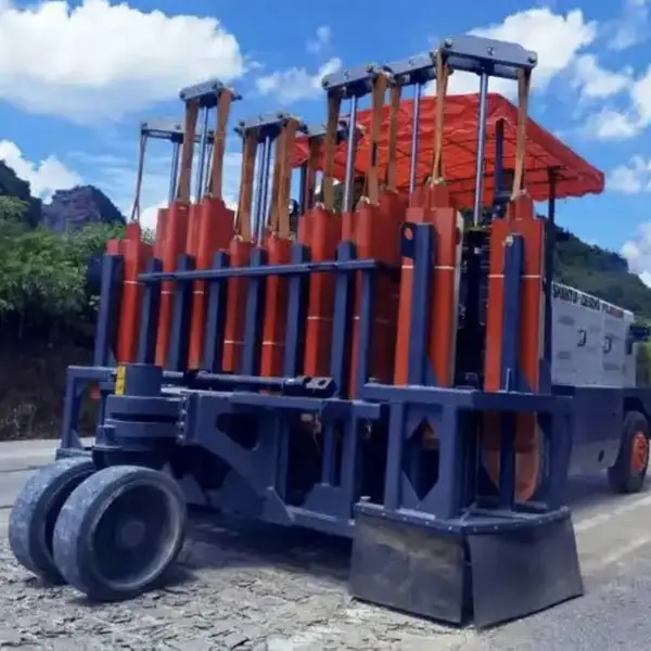 多锤头破碎施工 水泥路面破碎机