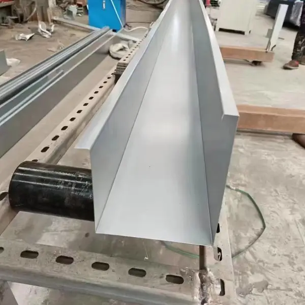 十堰市光伏发电一体车棚景观工程无缝安装主梁檩条配件