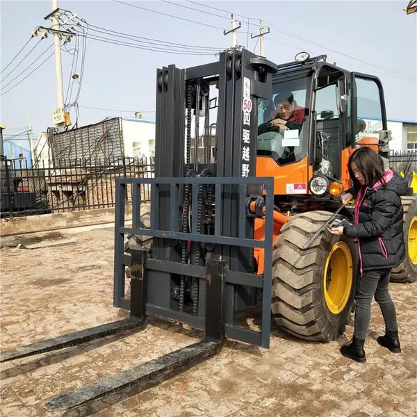 迷彩四驱叉车 建筑工地用四驱叉车 3吨多功能越野叉车 四驱叉车