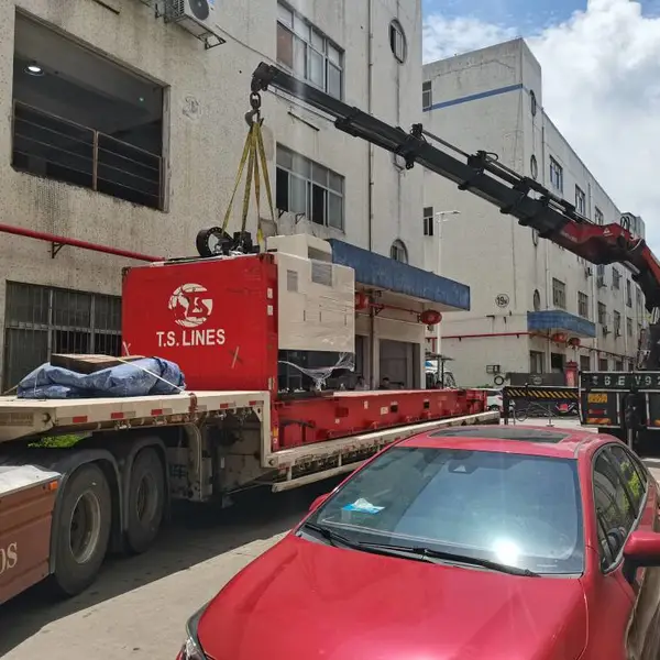 电脑锣加工中心CNC数控机床搬运装卸吊装就位,吊车叉车货车出租赁设备搬迁,机床设备搬厂